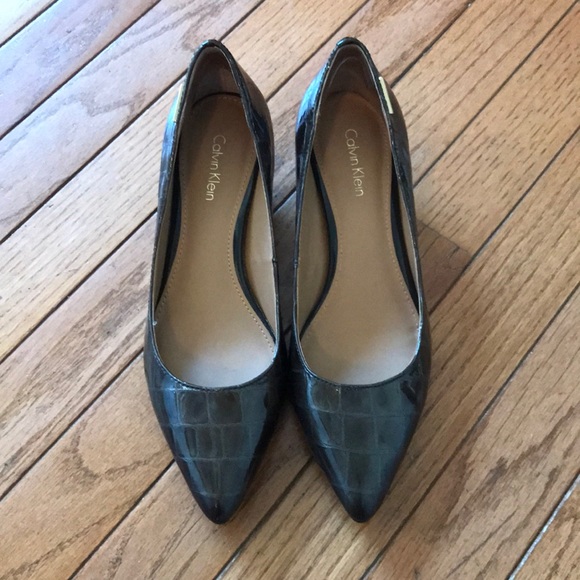 calvin klein kitten pumps